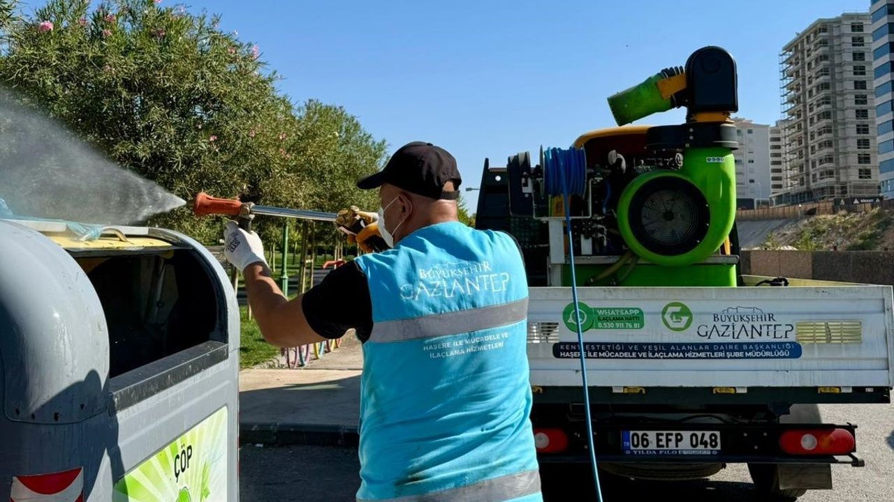 Gaziantep Büyükşehir, üvez popülasyonuna karşı ilaçlama çalışmalarını artırdı