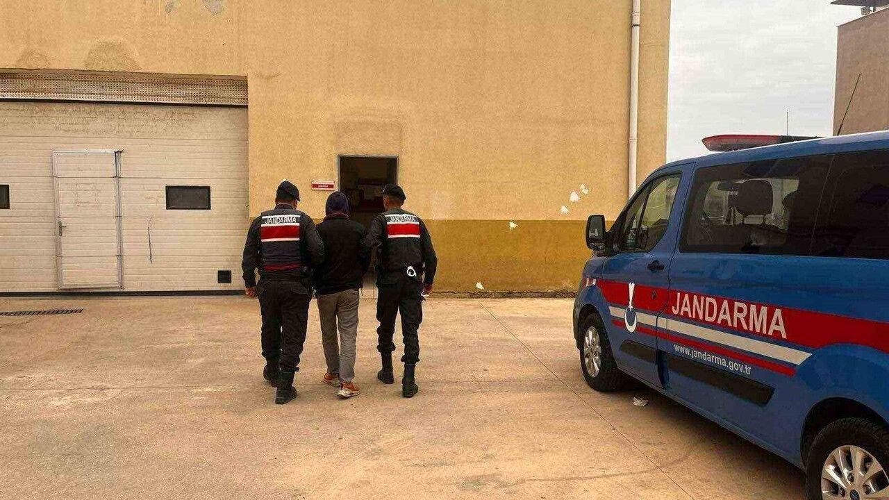 Gaziantep'te 25 yıl kesinleşmiş hapis cezasıyla aranan şahıs jandarma tarafından yakalandı