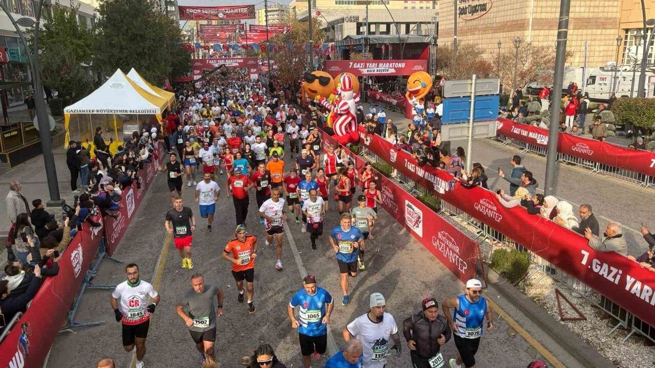 Gaziantep'te 7. Gazi Yarı Maratonu başladı — 1.498 sporcu, 53 şehir ve 28 ülke temsil edildi