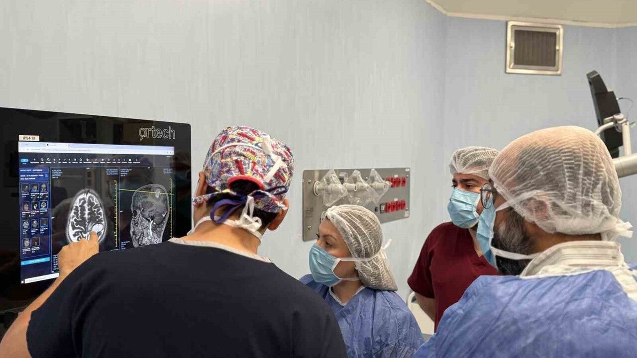 Gaziantep'te bölgenin ilk uyanık kraniotomi ameliyatı başarıyla gerçekleştirildi