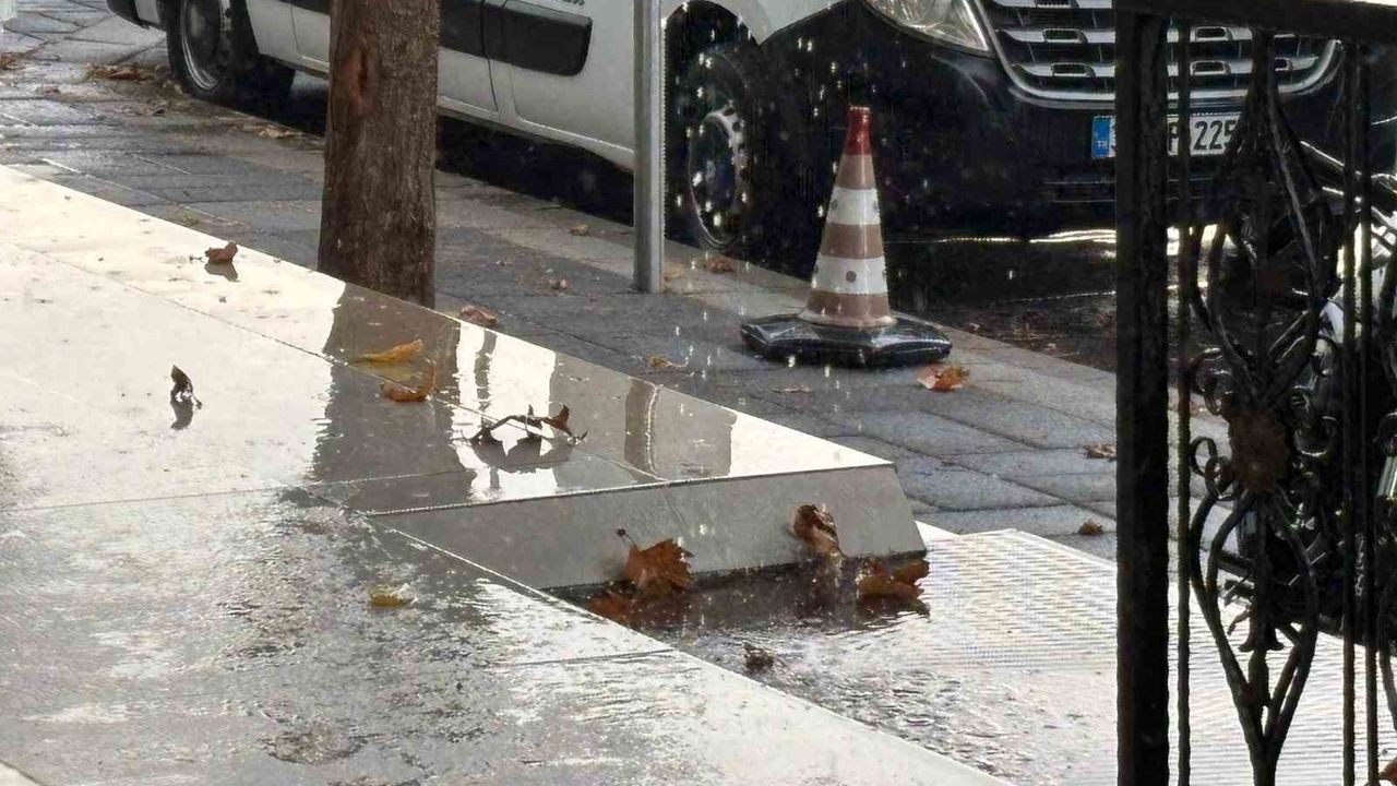 Gaziantep'te sabah başlayan sağanak yağış kent genelinde etkili