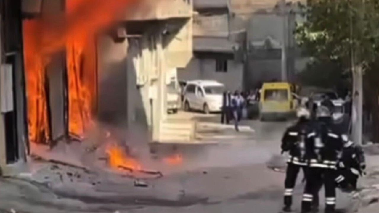 Gaziantep'te Şehitkamil'de iş yeri yangını itfaiye tarafından kontrol altına alındı