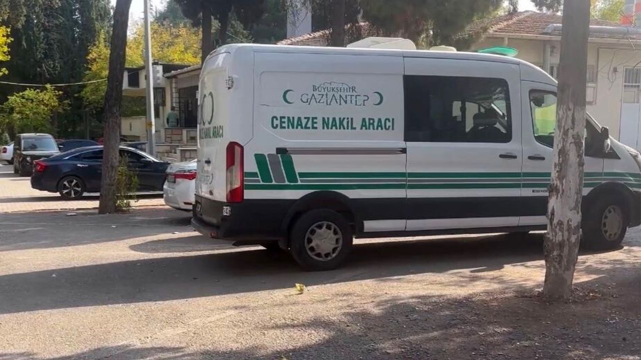 Gaziantep'te traktör kazasında yaşamını yitiren çiftçi Haydar Aksoy'un cenazesi yakınlarına teslim edildi