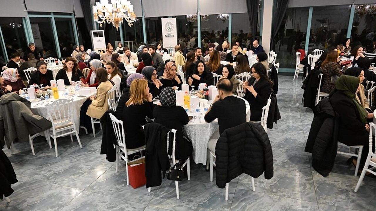 Gaziosmanpaşa Başkan Vekili Eray Karadeniz, 24 Kasım Öğretmenler Günü'nde öğretmenlerle buluştu