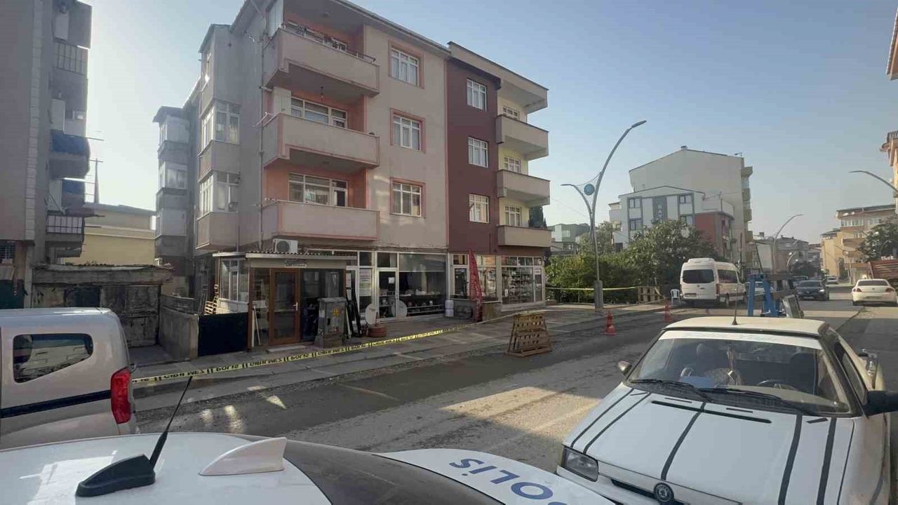 Gebze’de 3 binada hasar nedeniyle 13 daire tahliye edildi, 42 kişi yerleştirildi