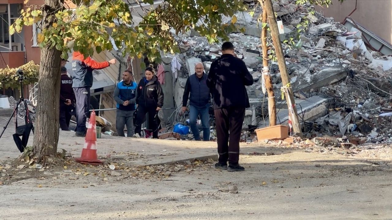 Gebze'de çöken Arslan Apartmanı enkazı kaldırılıyor; çevrede tedbir amaçlı tahliyeler sürüyor