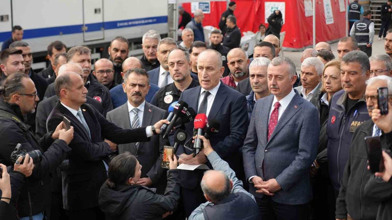 Gebze'de çöken bina: Bakan Yardımcısı Bulut zemin etkisini vurguladı, 21 bina boşaltıldı