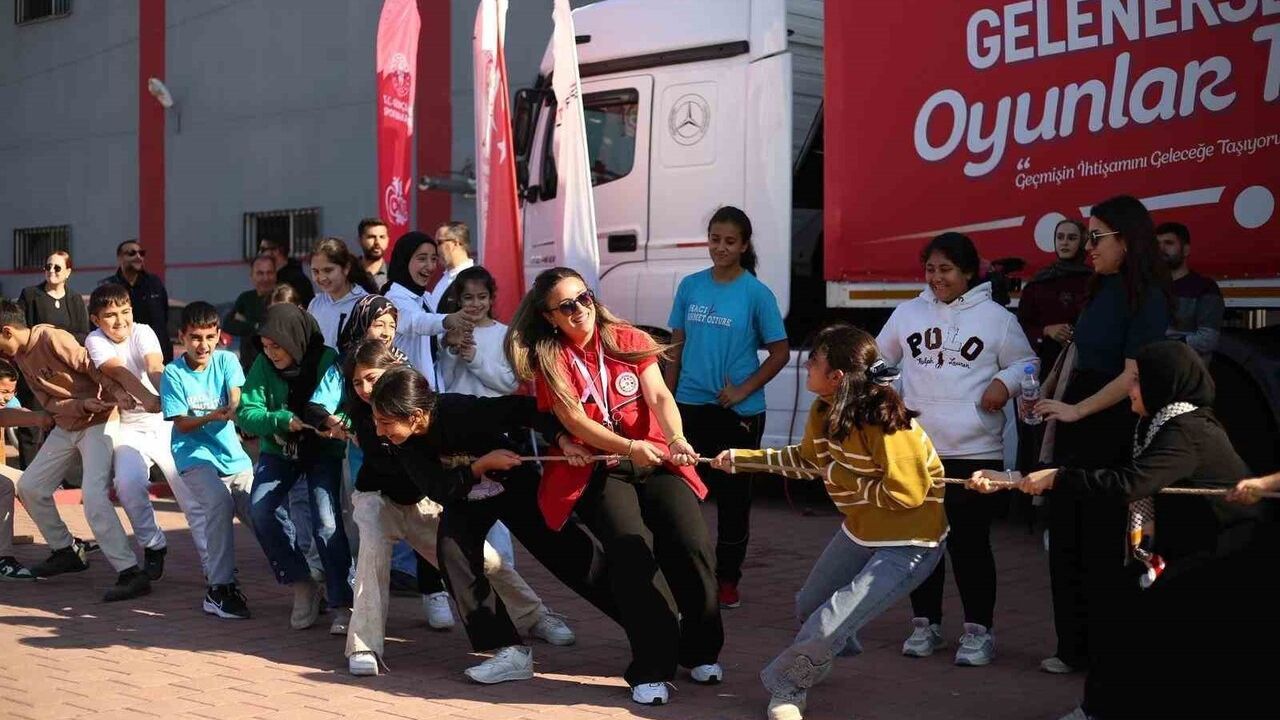Geleneksel Oyunlar Tırı 26 Kasım'da Manisa Cumhuriyet Meydanı'nda