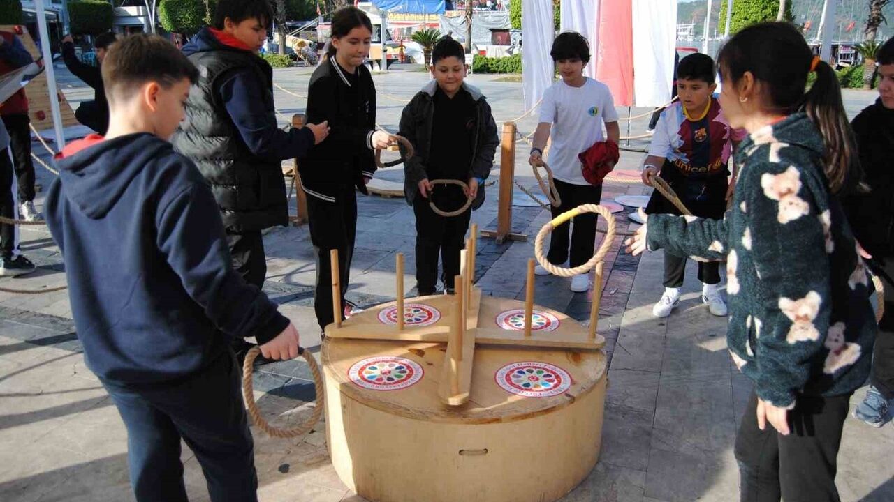 Geleneksel Oyunlar Tırı Fethiye'de: 3 bin 500 öğrenci geçmişin oyunlarıyla buluştu