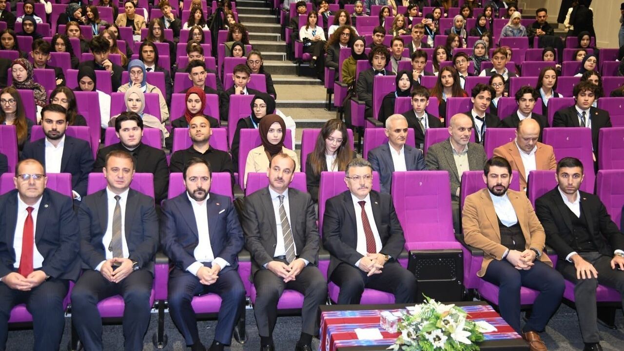 GENCMUN’25 Trabzon’da yapıldı: Başkan Ahmet Metin Genç gençlerin yeni dünya düzenini sağlayacağını söyledi