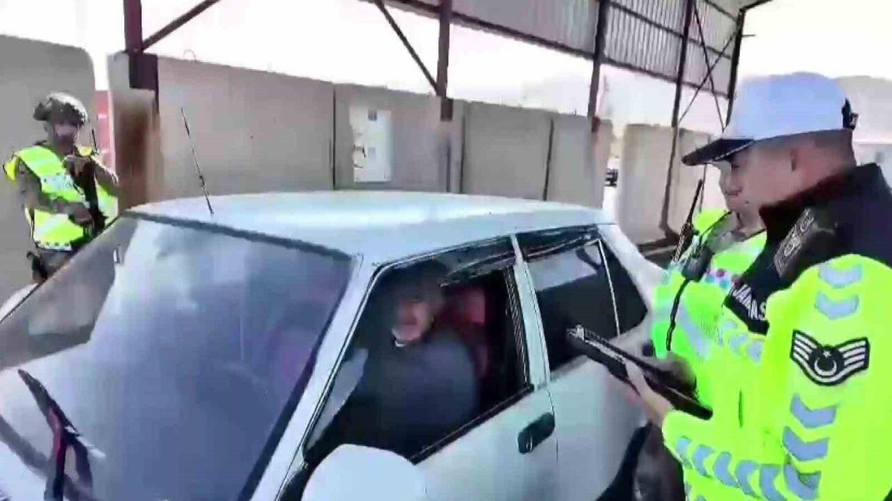 Gercüş'te drone destekli trafik denetimi: emniyet kemeri ve cep telefonu uygulaması