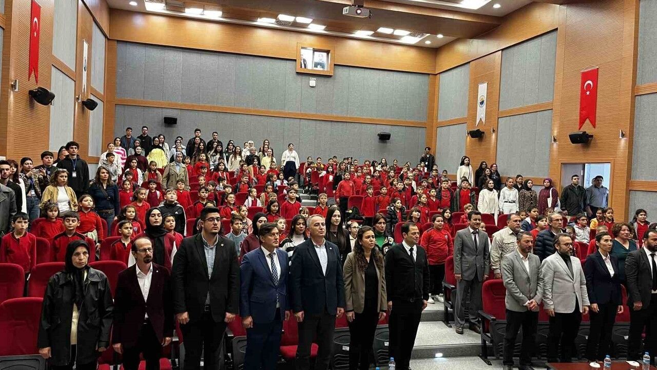 Gerze'de 'Balina Aydın Dijital Hafıza' gösterimi: Yapay zekâ destekli kısa animasyon 150 öğrenciyle buluştu