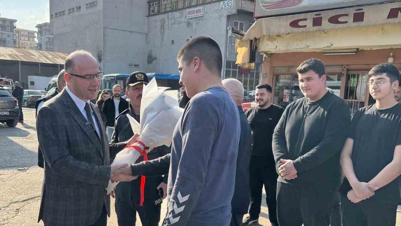 Giresun'da 2 bin kişiye istihdam sağlayan Küçük Sanayi Sitesi'nin altyapı ve yol talepleri Vali'ye iletildi