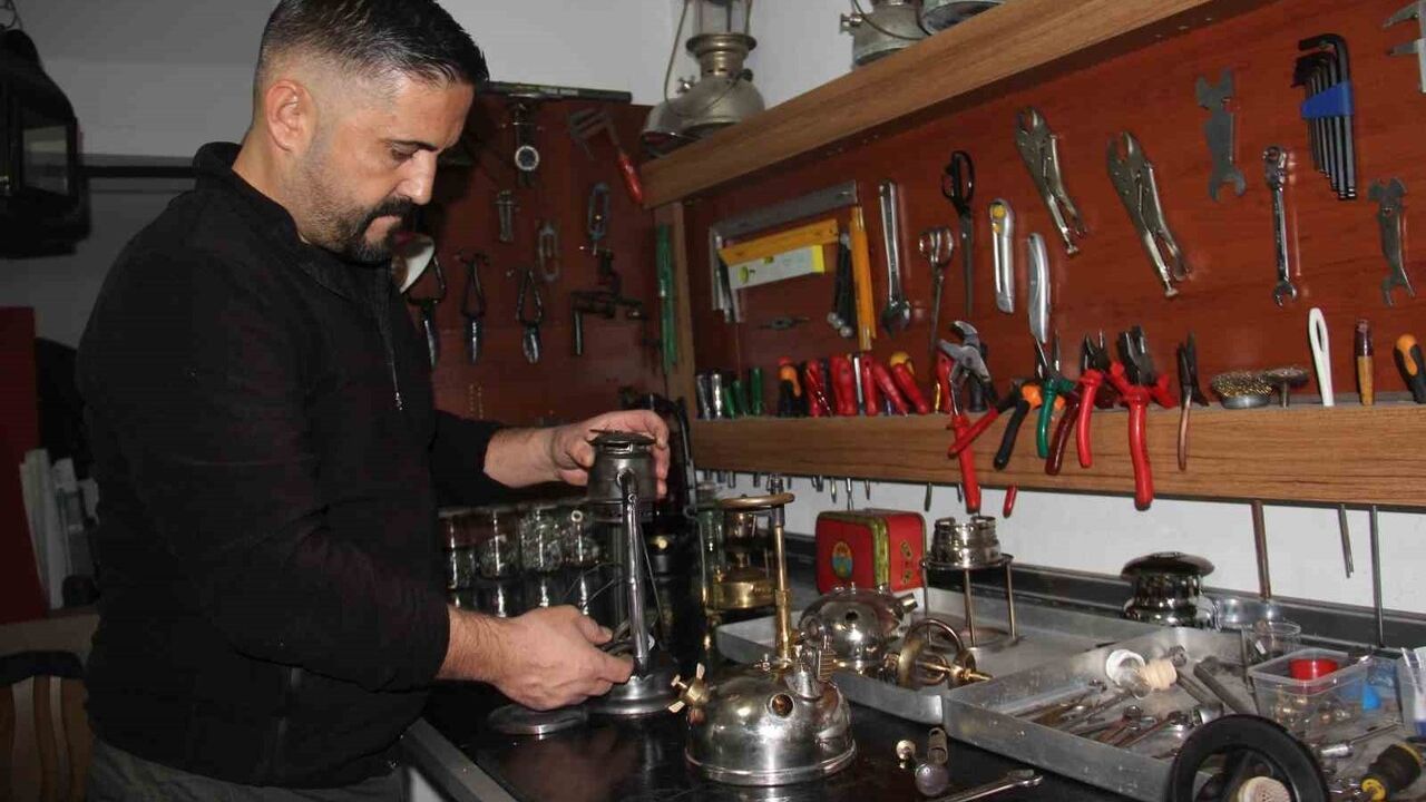 Giresunlu ustanın asırlık lambaları restore ederek yeniden kullanılabilir hale getirme çabası