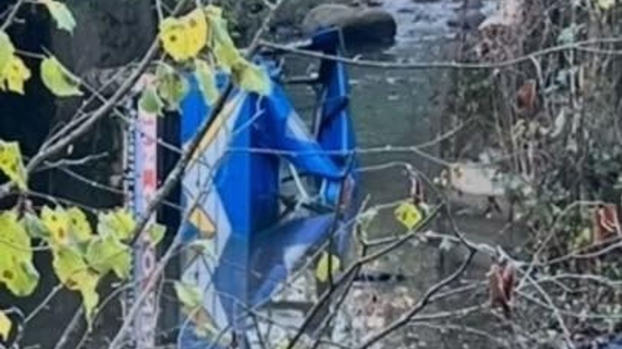 Gökçebey'de pat-pat tarım aracı dereye uçtu: 1 ölü, 1 yaralı