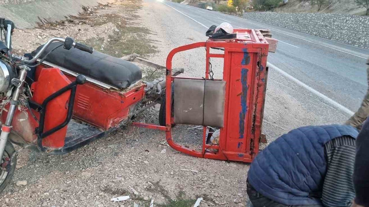 Gölbaşı'nda sepetli motosiklet devrildi: 1 yaralı