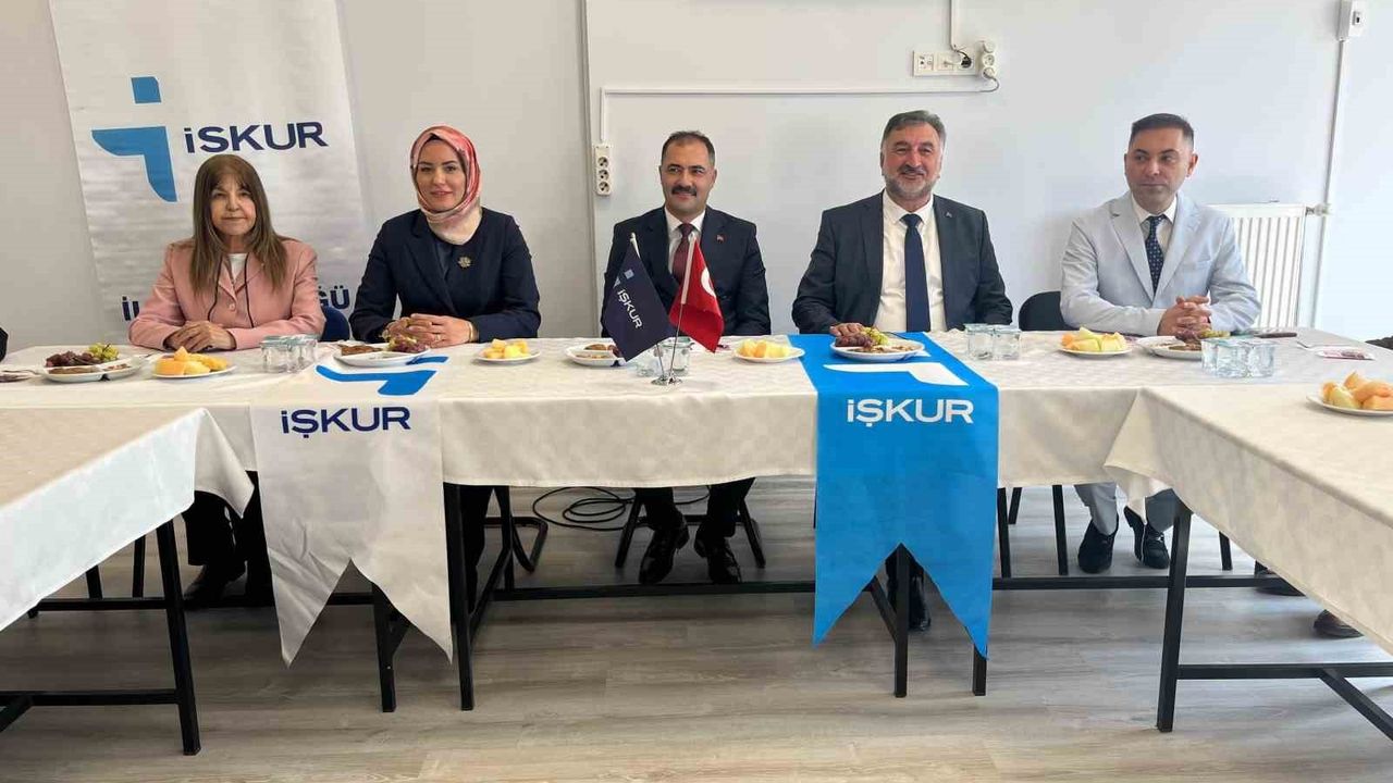 Gördes Huzurevi’nde 'Engelsiz İşgücü' buluşması: İstihdam ve yaşlı bakımında uyum çalışmaları yerinde incelendi