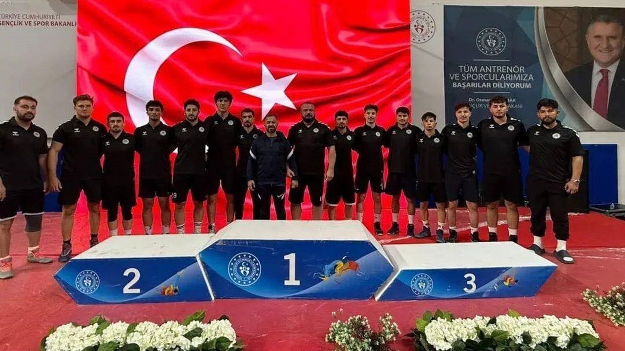 Grekoromen 1. Lig: Erzincan İl Özel İdaresi Spor Kulübü yarı finale yükseldi