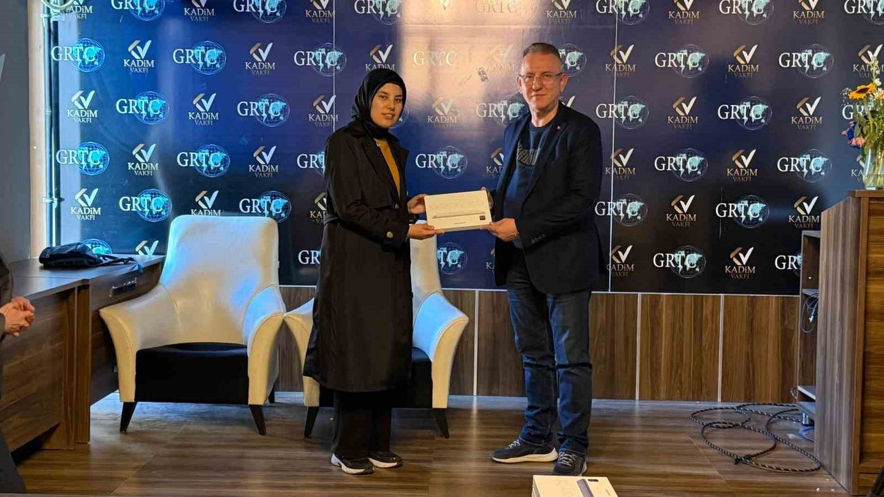 GRTC, Kütahya’da 15 öğrenciye saha çalışmaları için tablet desteği sağladı