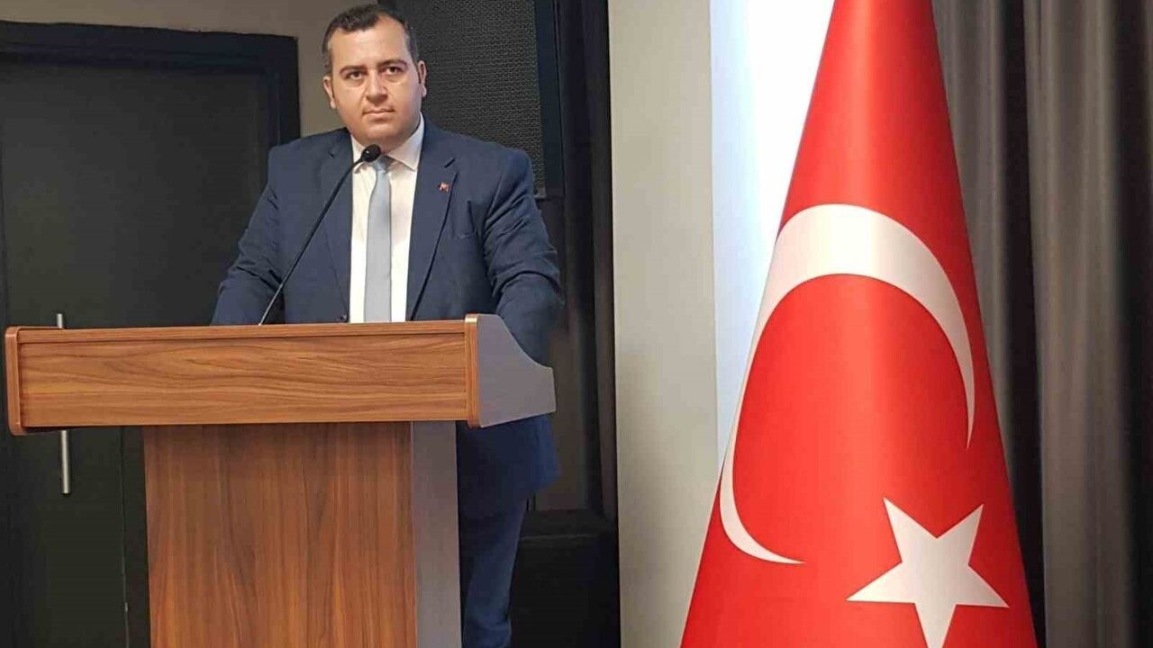 Güleç: 'Öğretmenlerimiz umutsuz, öğretmenlerimiz yorgun' — DES'ten 24 Kasım mesajı