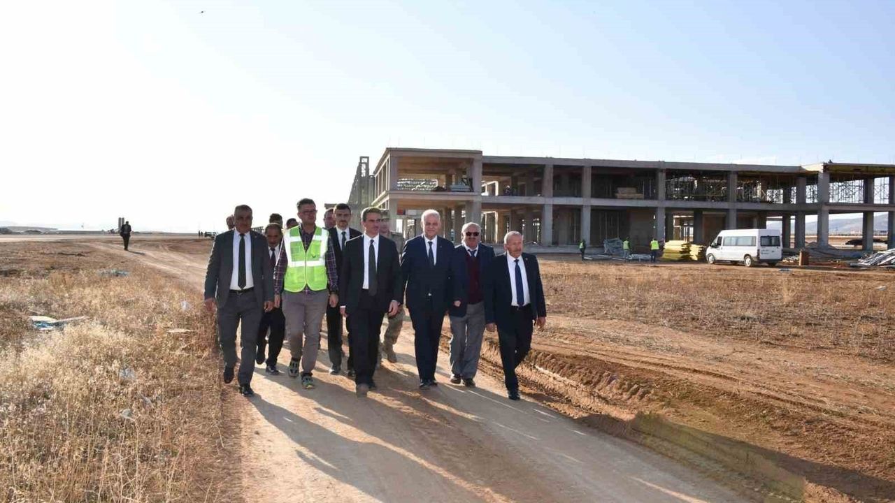Gümüşhane-Bayburt Havalimanı üstyapısında yüzde 70 ilerleme; 2026 hedefi korunuyor