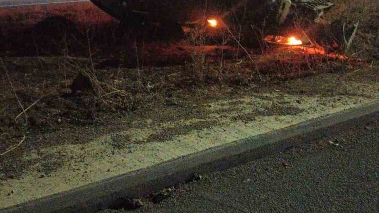 Gümüşhane’de Bahçeli kavşağında kontrolden çıkan otomobil ters döndü: 1 yaralı