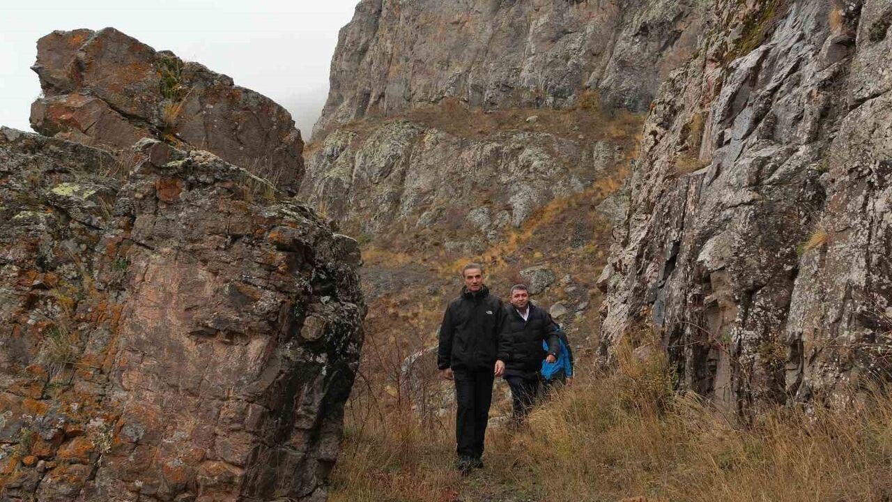 Gümüşhane’de ’Düş Patikası’ yürüyüşü: 71 kişi Krom Antik Kenti’nden İmera Manastırı’na yürüdü