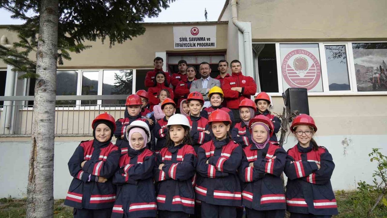 Gümüşhane'de 'Gençlik İtfaiyesi' ile çocuklara erken yaşta yangın ve afet bilinci veriliyor