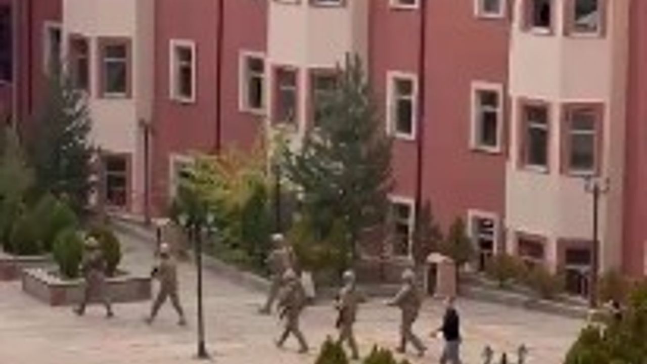 Gümüşhane Üniversitesi Mühendislik Fakültesi'nde rehin alma: Polis ikna çalışmalarını sürdürüyor