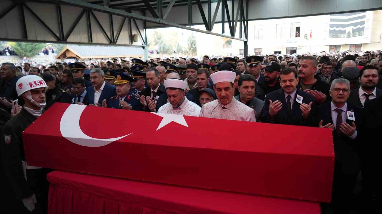 Gürcistan'da düşen askeri uçakta şehit olan Hava Uçak Bakım Astsubay Başçavuş Burak Özkan Niğde'de toprağa verildi