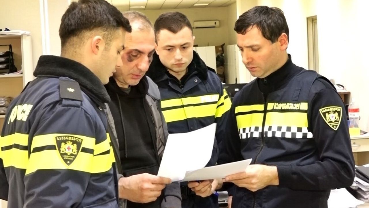 Gürcistan’da muhalefet lideri Aleksandre Elisaşvili, Tiflis Şehir Mahkemesi'ne kundaklama girişimi gerekçesiyle gözaltına alındı