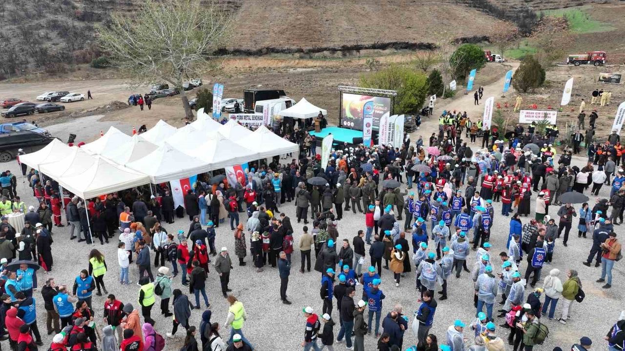 Gürsu’da binlerce fidanla ağaçlandırma seferberliği: Yangından etkilenen alanlar yeniden yeşillenecek