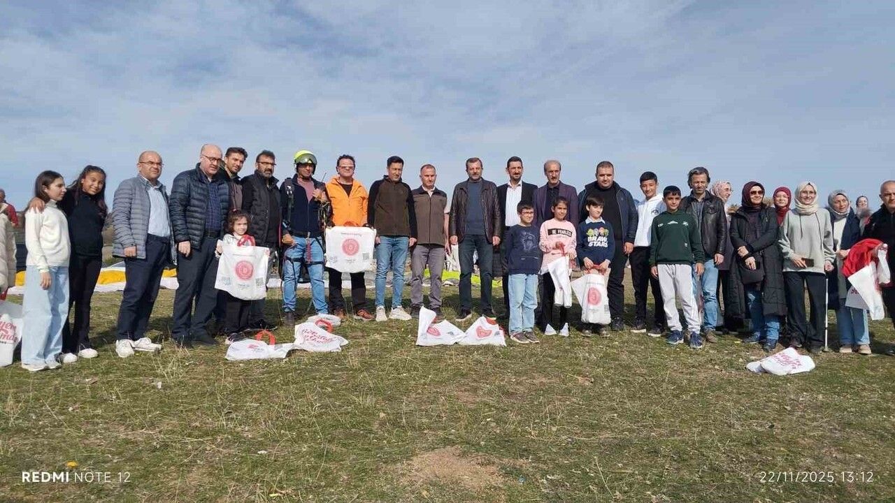Gürsu’da yangın bölgesine paraşütle tohum bırakıldı: Öğrenciler ve gönüllüler yeniden ağaçlandırıyor