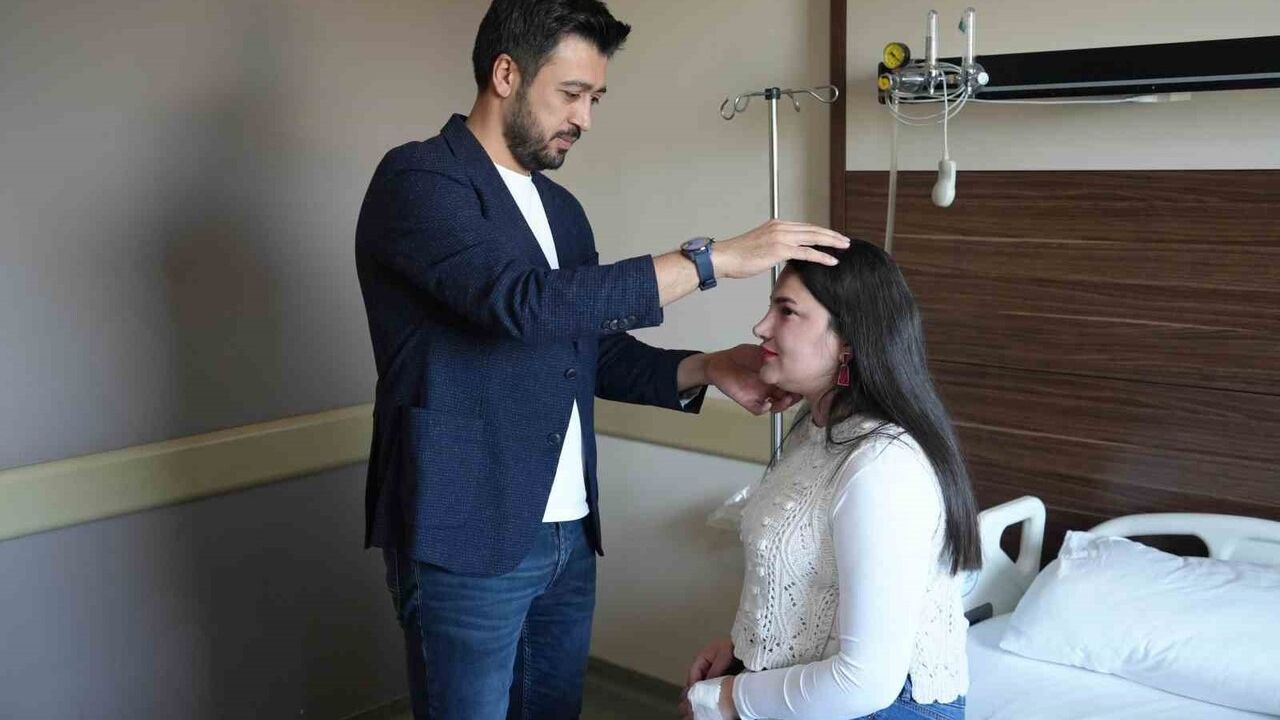 Hakkari'de 1,5 yıl teşhis bekleyen tükürük bezi taşı, Samsun'da 15 dakikalık sialendoskopiyle çıkarıldı