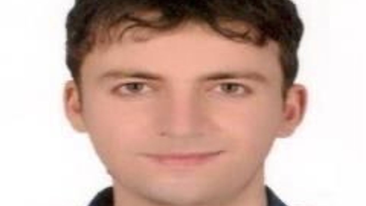 Hakkari'de 31 yaşındaki İngilizce öğretmeni Saim Akan kalp krizi sonucu hayatını kaybetti