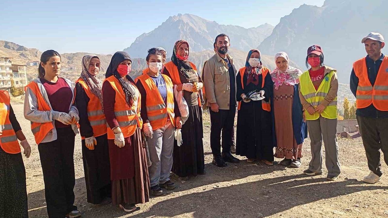 Hakkari'de Belediye Personeli Çanta Dolu Parayı Sahibine Teslim Etti