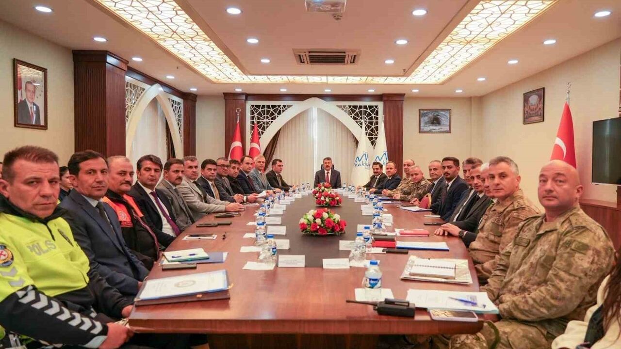 Hakkari'de karla mücadele değerlendirme toplantısı yapıldı