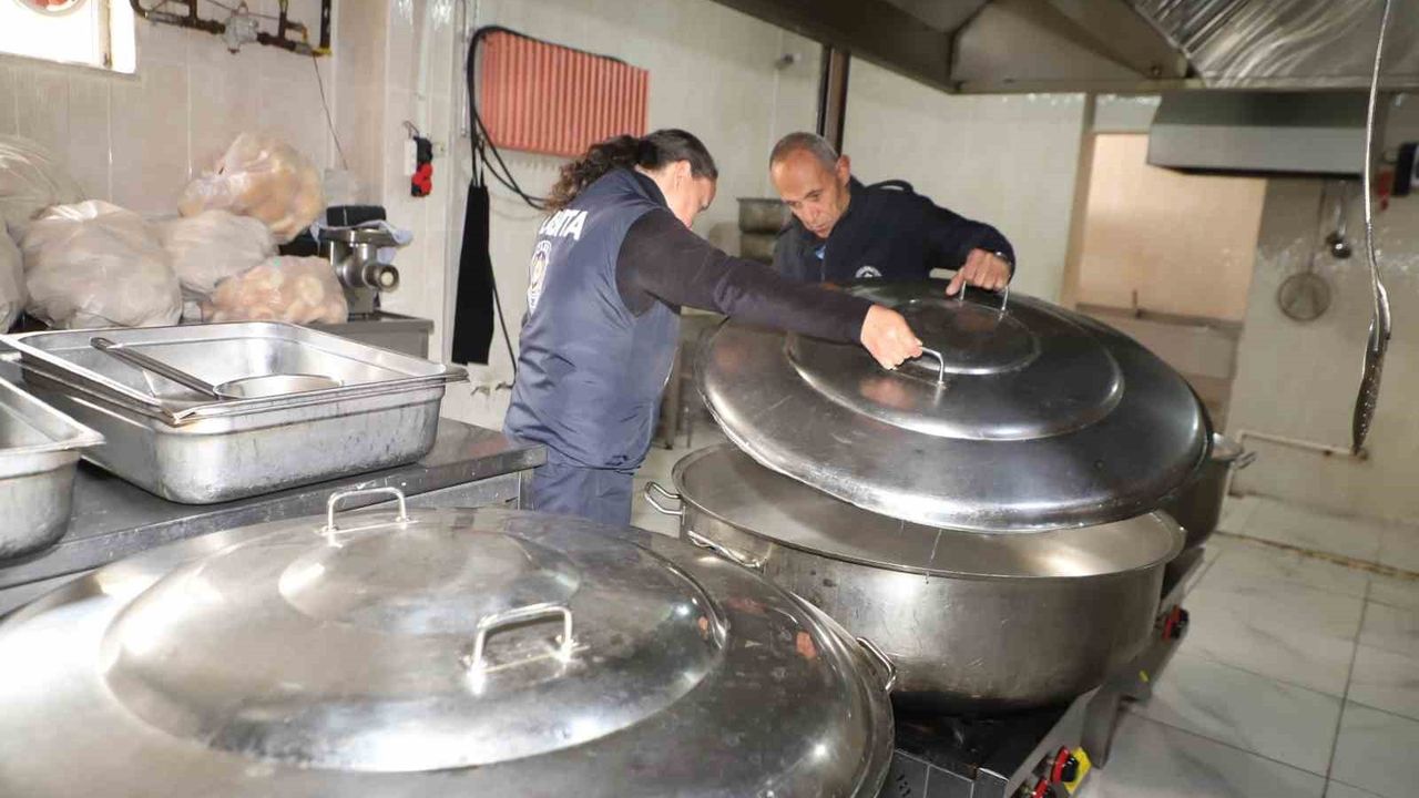 Hakkari Zabıtası, Okul Pansiyonları Yemekhanelerinde Hijyen Denetimi Yaptı