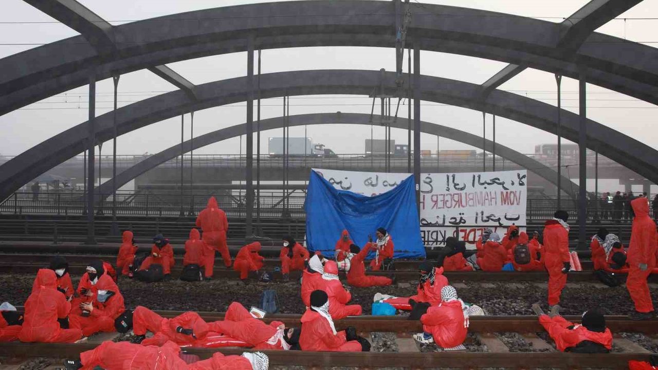 Hamburg limanı kapatıldı: Göstericiler İsrail’e silah ihracatının durdurulmasını talep etti