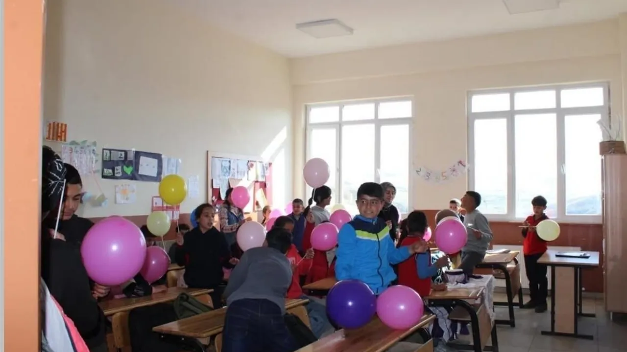 Hamur'da 'Mutlu et, Mutlu ol' etkinliği öğrencileri buluşturdu