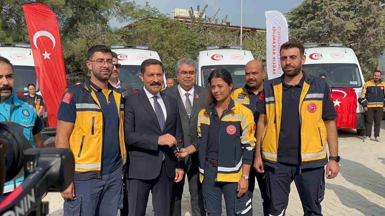 Hatay'a 12 yeni ambulans teslim edildi, filodaki araç sayısı 135'e çıktı