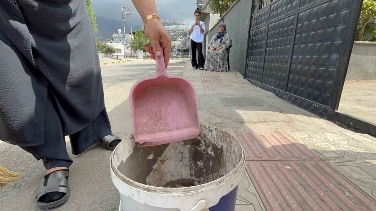 Hatay'da 60 yıllık temizlik geleneği kızı tarafından 10 yıldır sürdürülüyor