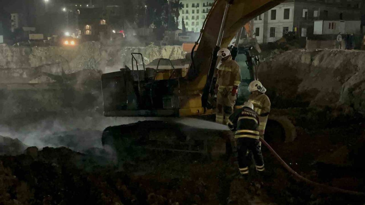 Hatay'da altyapı çalışmasında doğal gaz borusu patladı: 2 işçi yaralandı