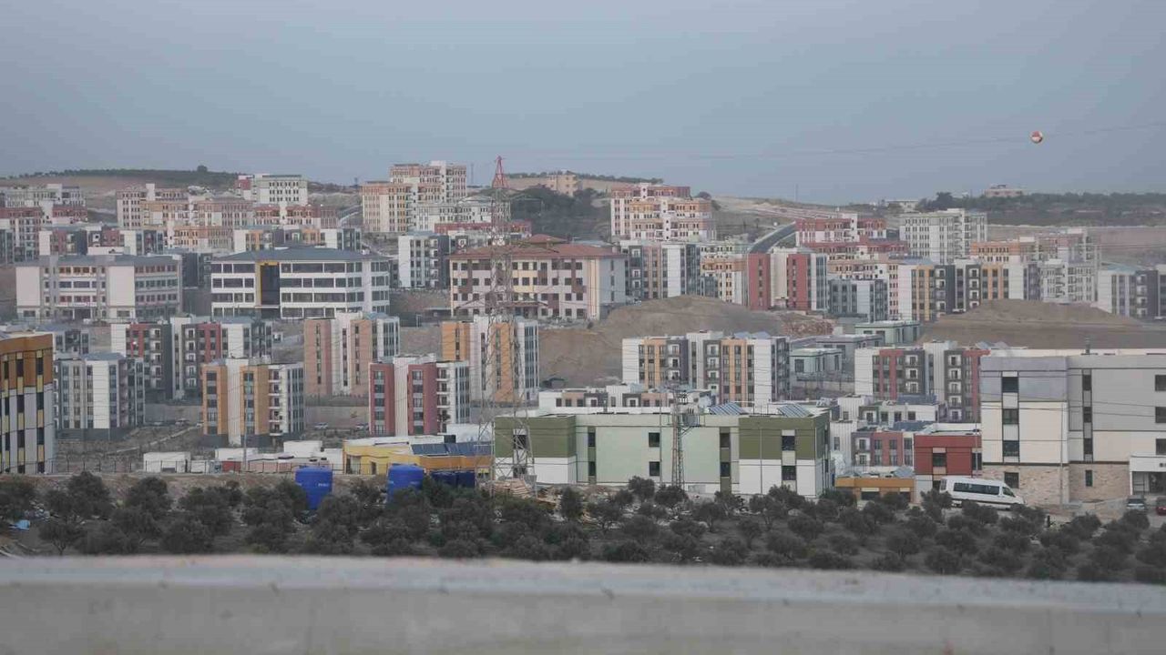 Hatay’da depremzede İrfan Şekereoğlu, 2,5 yıl sonra yeni evine taşındı