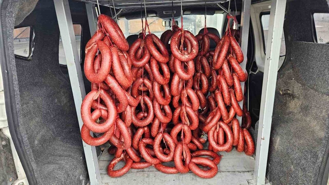 Hatay'da izinsiz 120 kilogram et sucuğu ele geçirildi