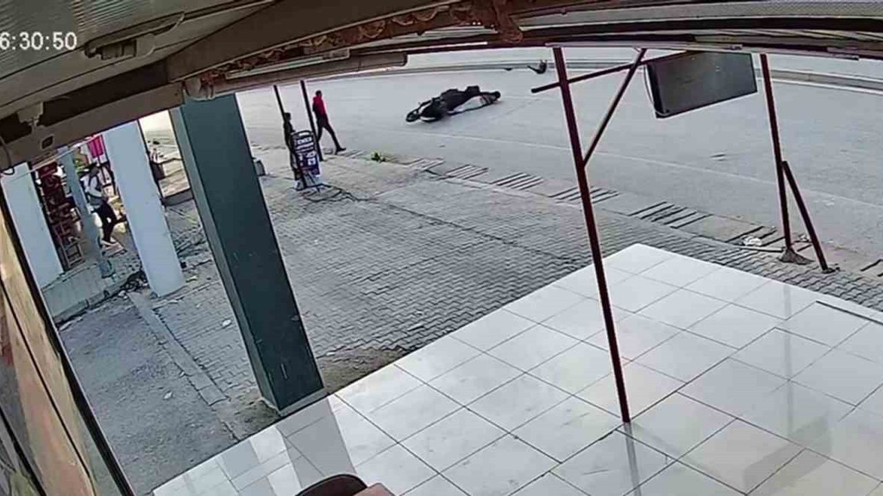 Hatay’da motosiklet sokak köpeğine çarptı; sürücü metrelerce sürüklendi, hastaneye kaldırıldı