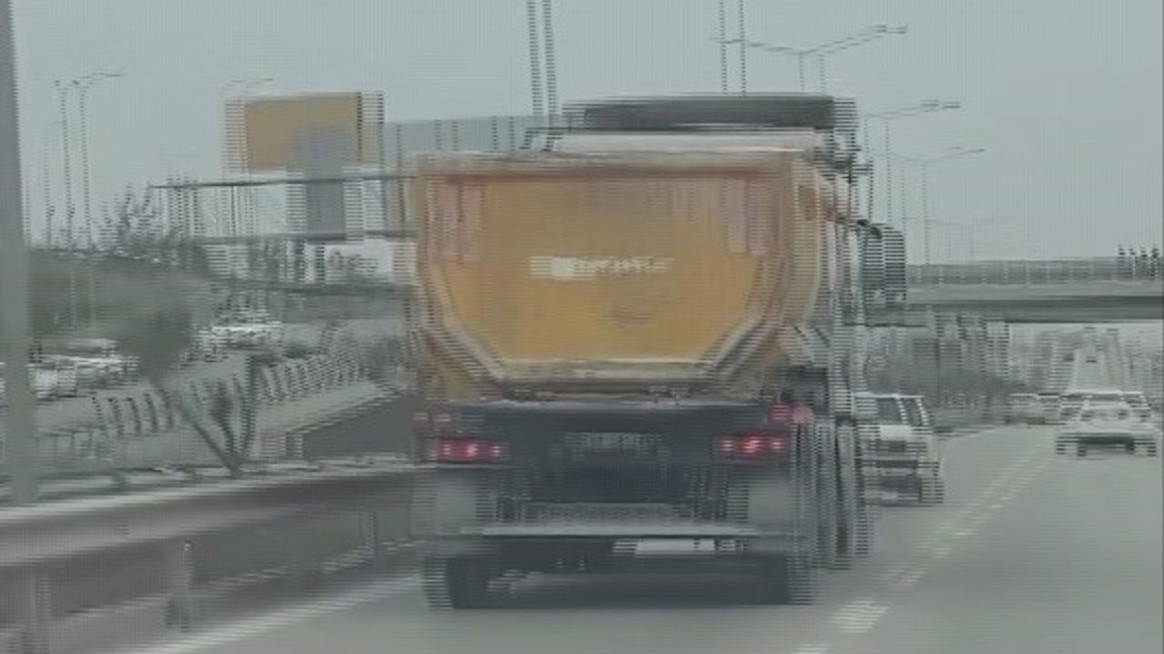 Hatay'da sol şeritte 100 km hıza çıkan hafriyat kamyonuna 2 bin 74 TL ceza