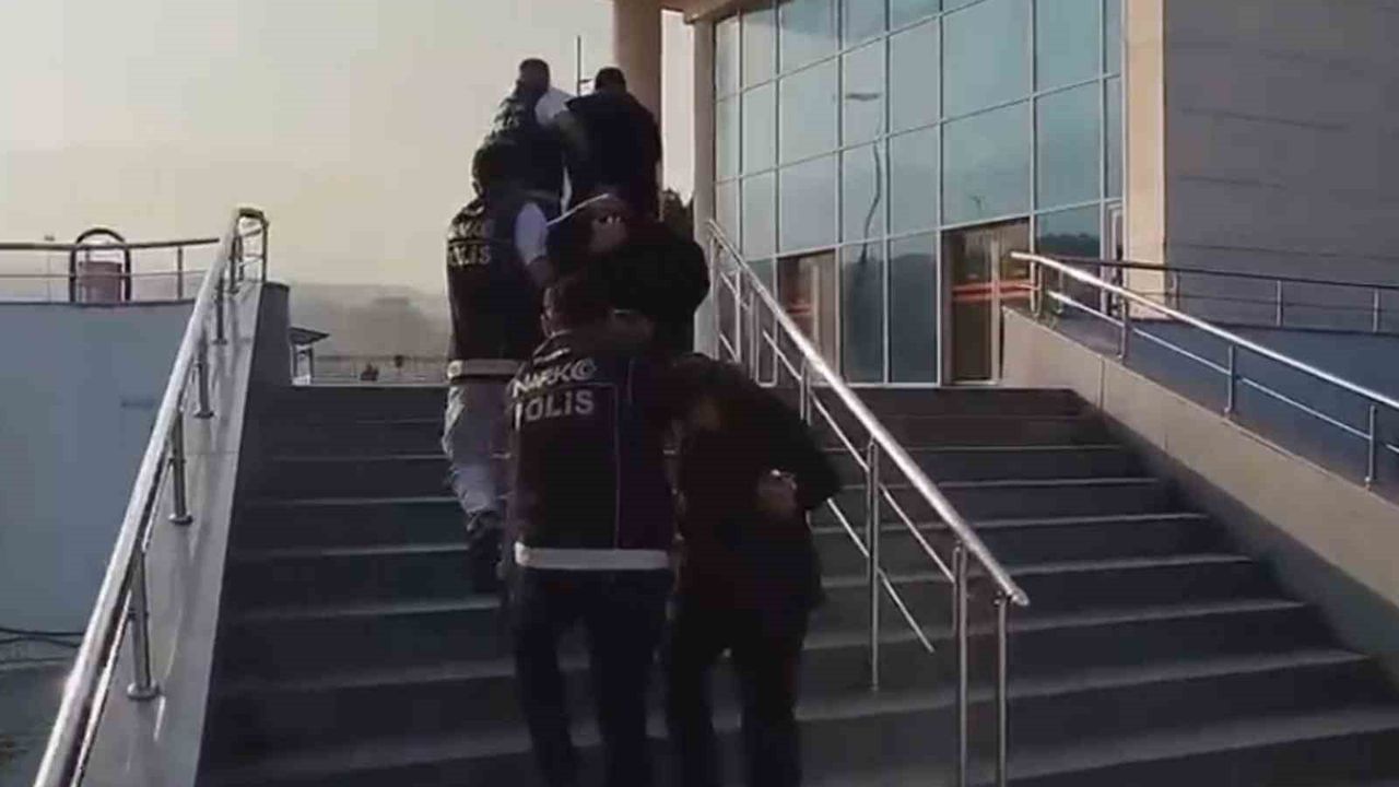 Hatay'da uyuşturucu operasyonu: 102,31 gram kokain ele geçirildi, 3 kişi tutuklandı