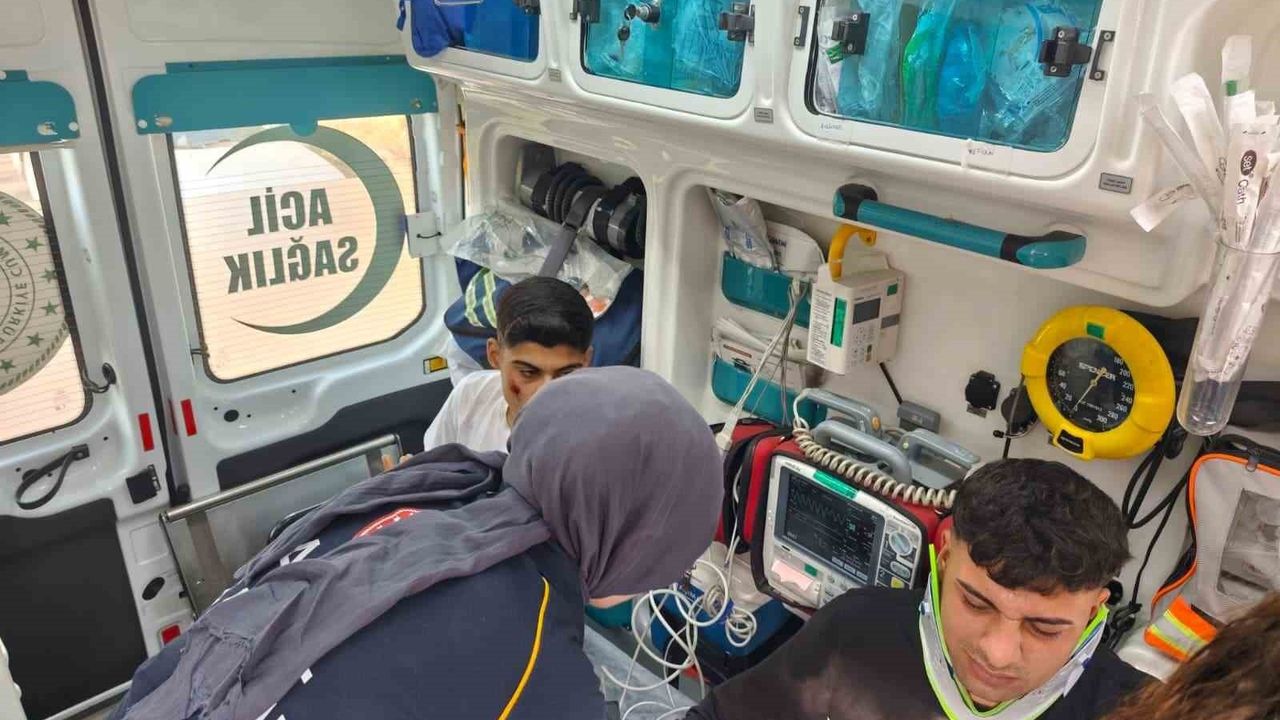 Hatay İskenderun'da uçurumdan yuvarlanan motosikletten 2 kişi kurtarıldı