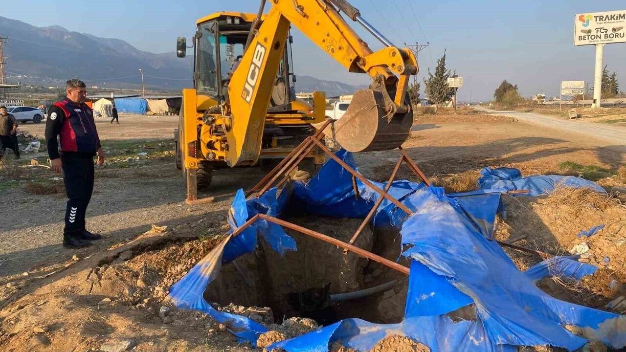 Hatay Kırıkhan'da çukura düşen büyükbaş itfaiye tarafından kurtarıldı